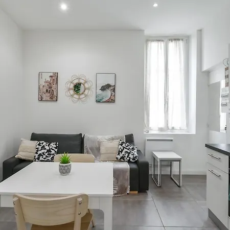 Beautiful Flat In The 8th District Of - Welkeys *