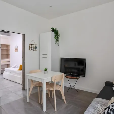 Beautiful Flat In The 8th District Of - Welkeys