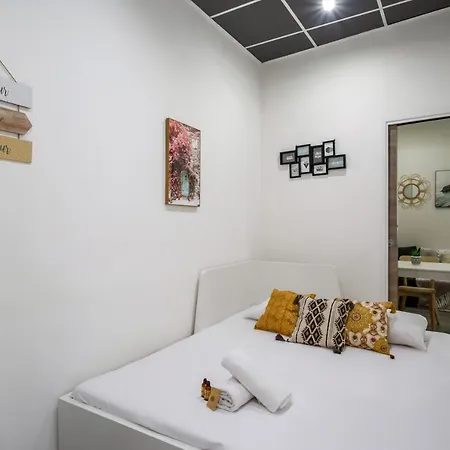 Apartment Beautiful Flat In The 8th District Of - Welkeys