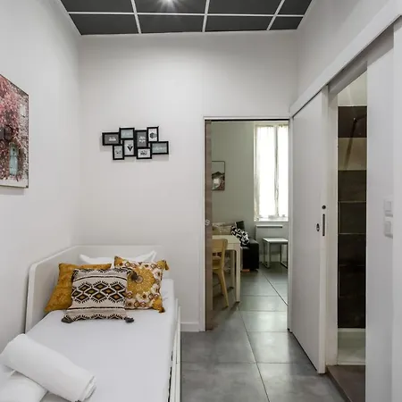 Apartment Beautiful Flat In The 8th District Of - Welkeys