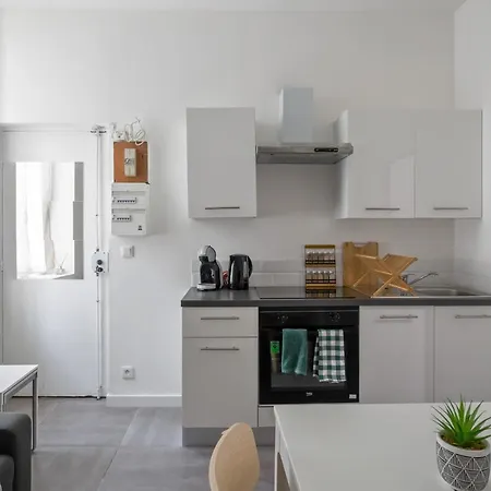 Apartment Beautiful Flat In The 8th District Of - Welkeys Marseille