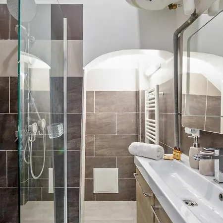 Beautiful Flat In The 8th District Of - Welkeys * Marseilles